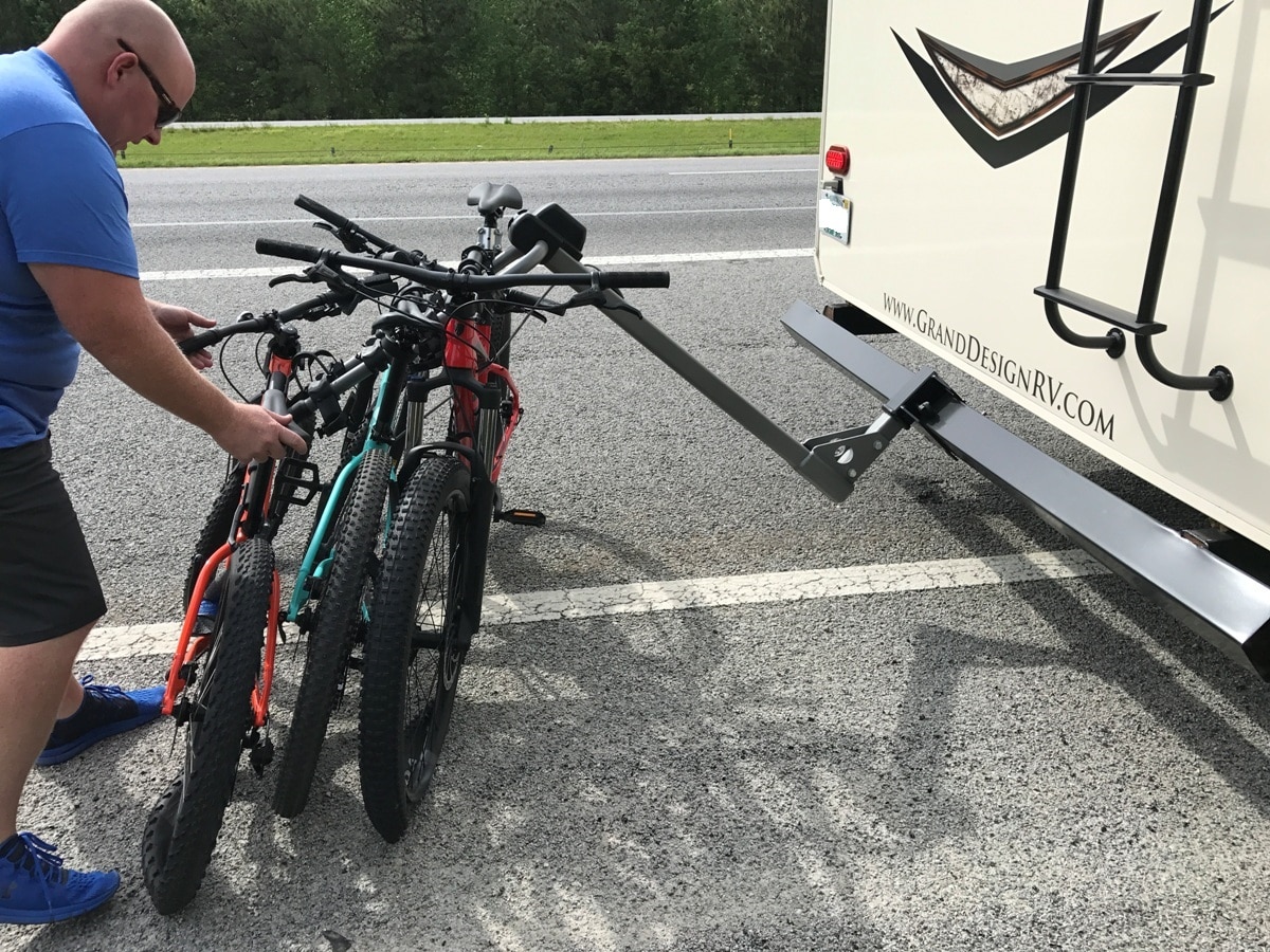 When SHTF Full-Time RVing RV Bumper With Bikes Broken Off Onto Highway