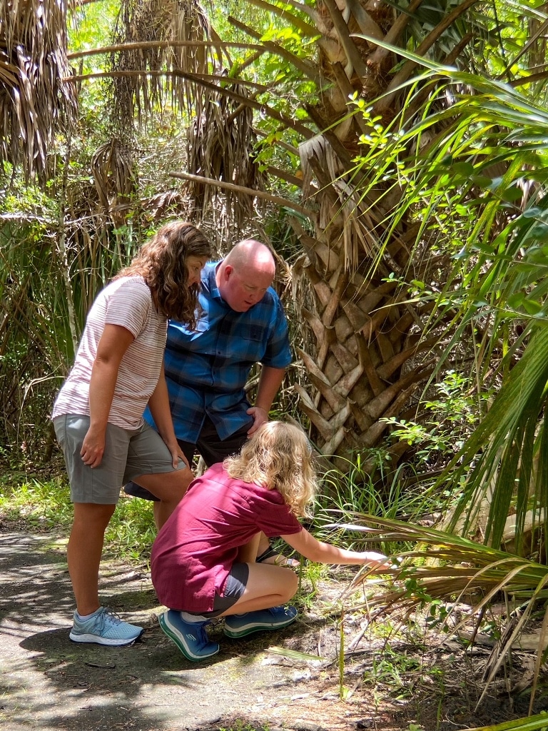 Family On Hiking Trail Complete Guide To Hike Florida